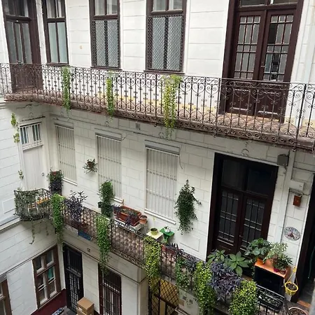 Kiko's Forest Apartment